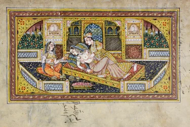 Un hombre corteja a una mujer en una escena de tocador, pintura en miniatura de Rajastán